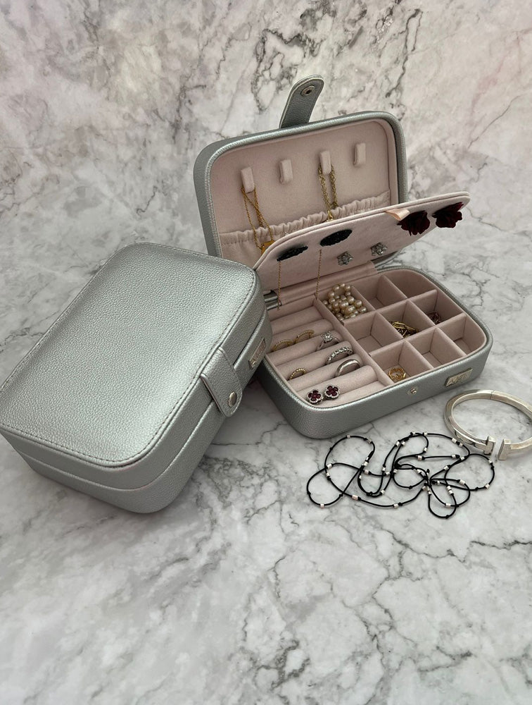 JOYERO EMILIA PLATEADO CAKN032P