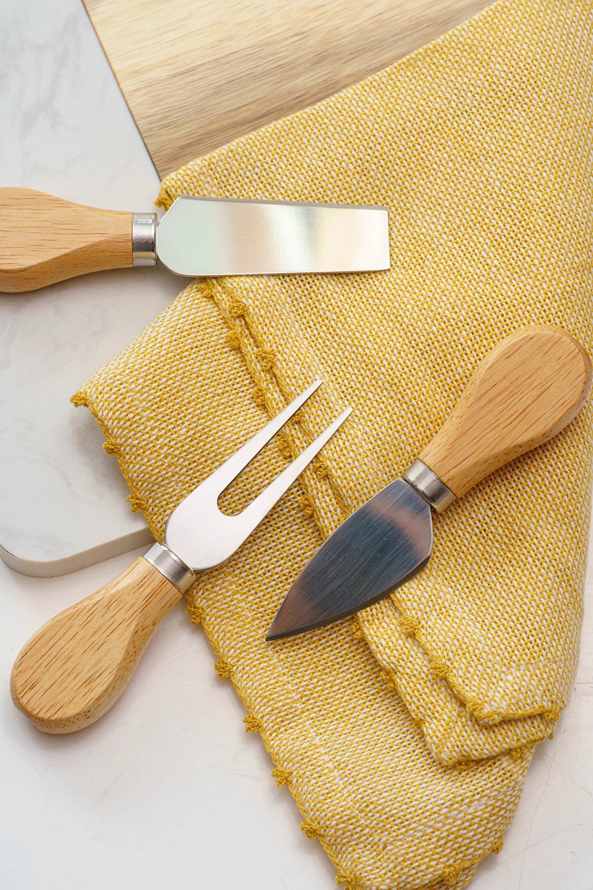 SET DE 3 CUCHILLOS QUESO ASA MADERA CNAB004