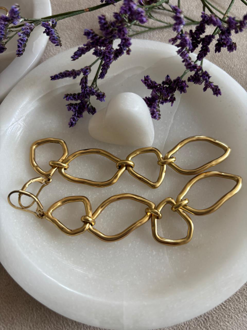 TRINKET REDONDO CON BORDES Y CORAZON HUAMANGA 13 CMS CNEVU003