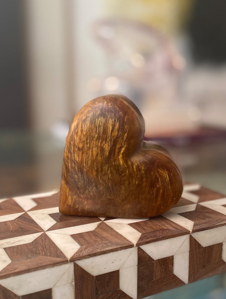 ESCULTURA CORAZON  RESINA DORADA TORNASOL FALE014D