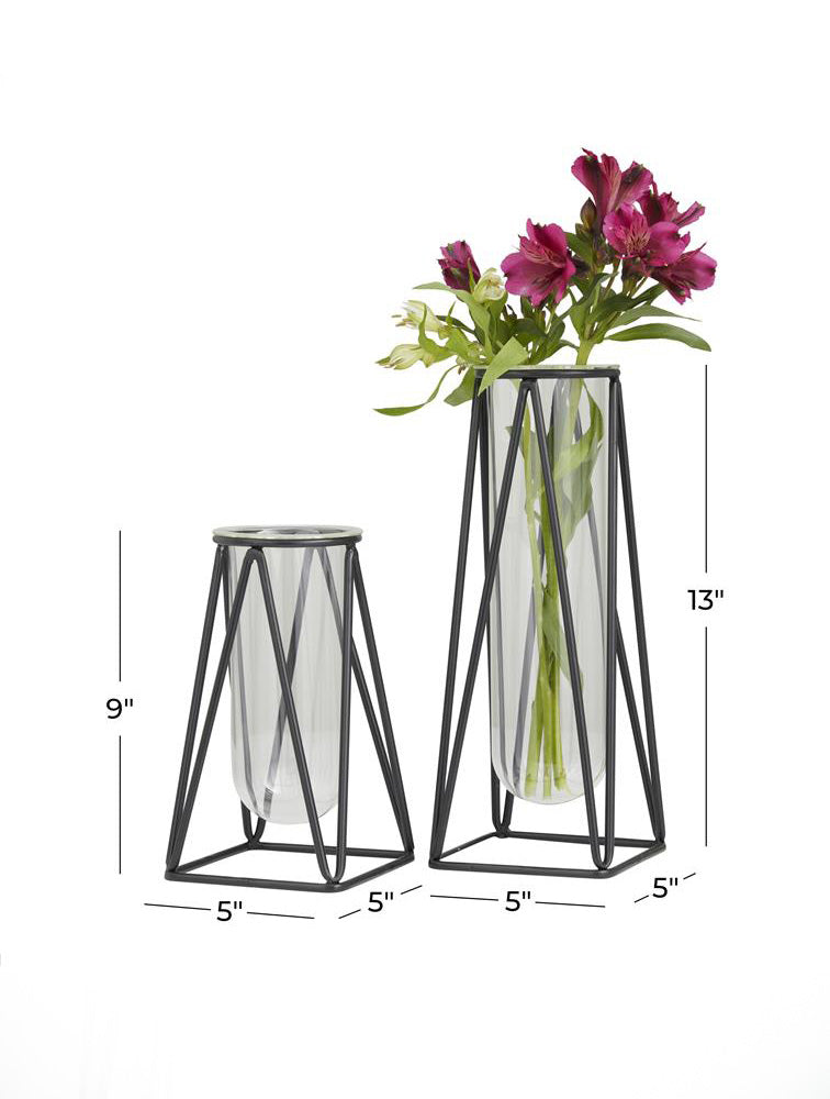 FLORERO PIRAMIDAL DE METAL CON TUBO DE ENSAYO INTERIOR. X7692G