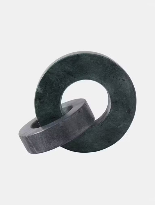 ESCULTURA DOBLE ARO CADENA MARMOL NEGRO Y VERDE X8276